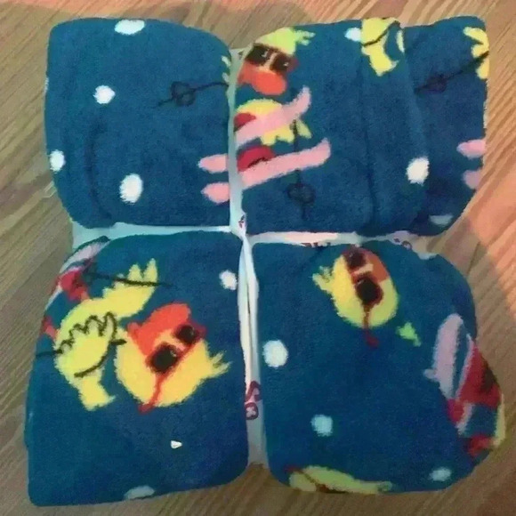 3-Piece PJ set with Blanket - Picture 3 of 4